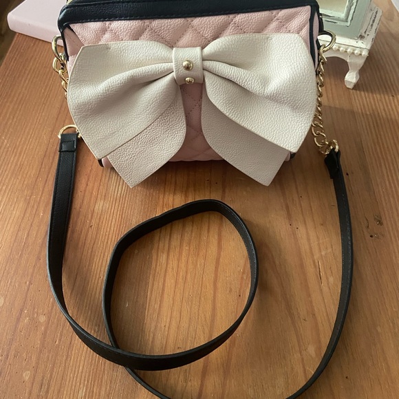 Betsey Johnson pink purse - Picture 2 of 16